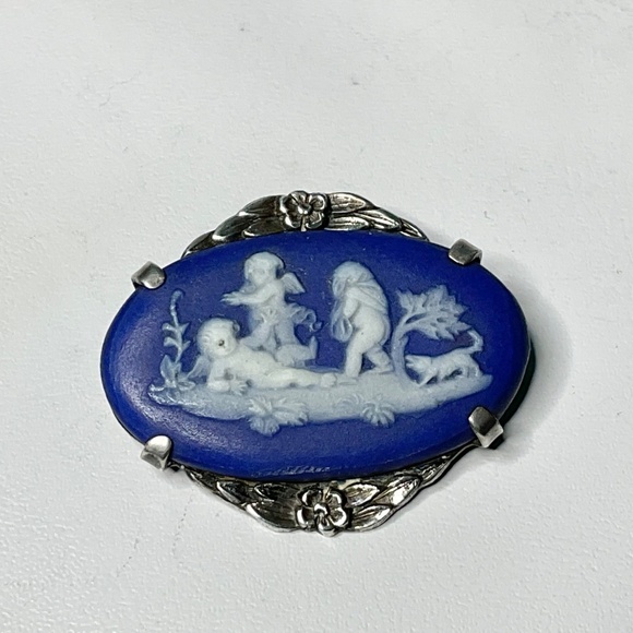 Vintage Birks Sterling Wedgwood Brooch w/Box - Picture 5 of 9